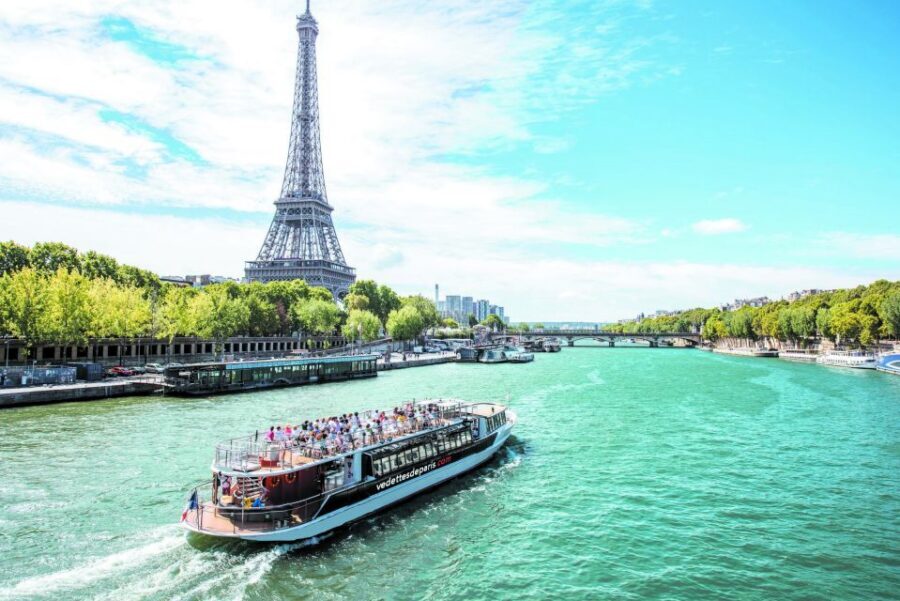 Paris: Seine River Cruise with a Live Guide - Comfort, Cold, and Timing: Make It an Easy Win