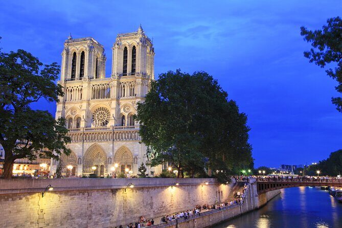 Paris Seine River Dinner Cruise with Champagne and Window Seating - Seating comfort and the onboard vibe