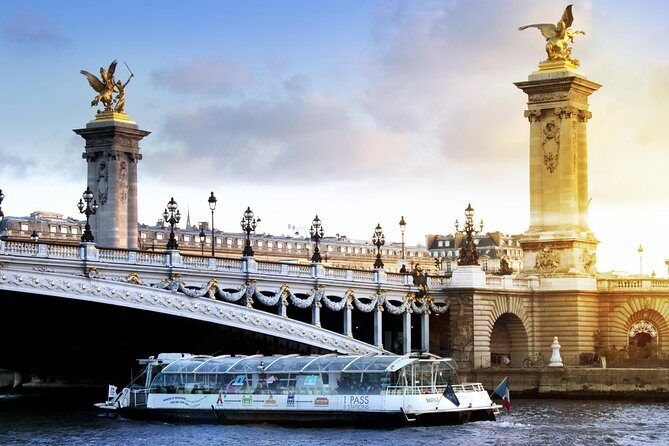 Paris Seine River Hop-On Hop-Off Sightseeing Cruise by Batobus - Hôtel de Ville and the Louvre area: classic architecture, easy re-entry