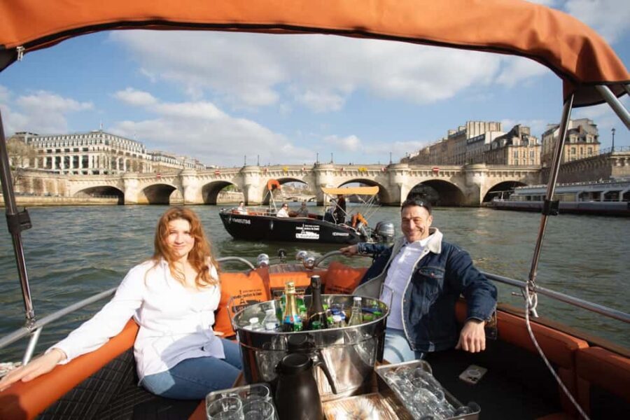 Paris: Seine River Private Cruise - Your 90-minute route: Statue of Liberty to Place de la Concorde