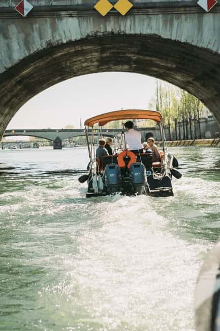 Paris: Seine River Private Cruise - Captain and guide energy: the family-run advantage