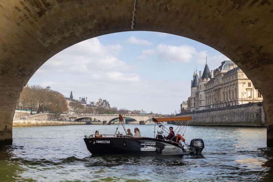 Paris: Seine River Private Cruise - Timing for lights: when the city really feels romantic