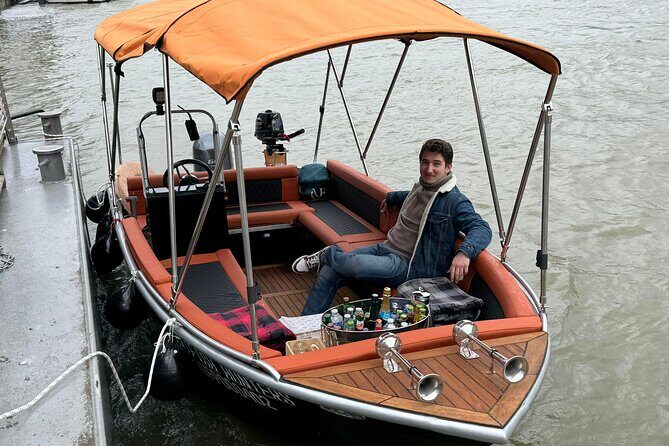 Paris Seine River Private or Shared Boat Tour - The 1.5-hour Seine route: exactly how much you’ll see
