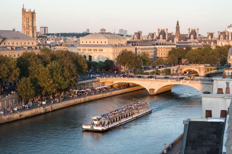 Paris: Seine River Sightseeing Cruise by Bateaux Mouches - Eiffel Tower timing: doing the sparkle without over-planning