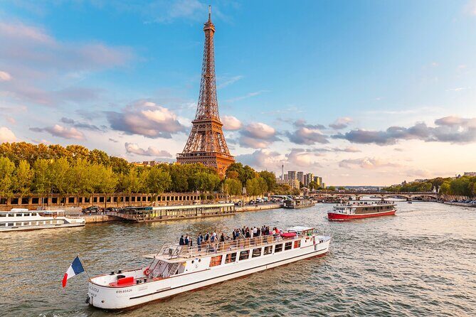 Paris Seine River Sightseeing Cruise Tour - Boarding reality check: lines, QR codes, and getting on the right boat