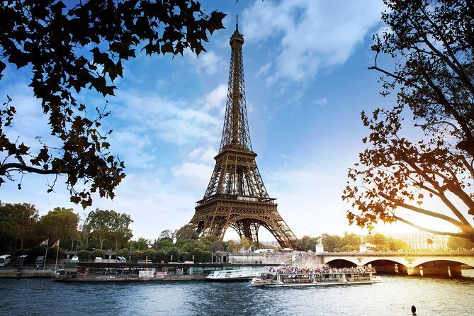 Paris Seine River Sightseeing Cruise with Commentary by Bateaux Parisiens - A Seine Cruise That Hits the Big Sights in About 70 Minutes