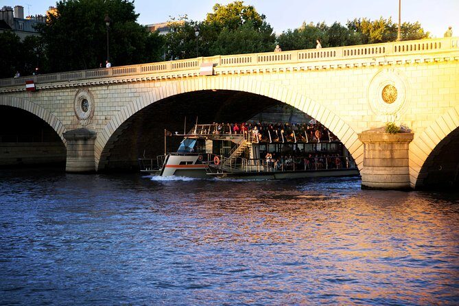 Paris Seine River Sightseeing Cruise with Commentary by Bateaux Parisiens - Passing Pont Neuf and Notre-Dame: Bridges You’ll Want to Photograph