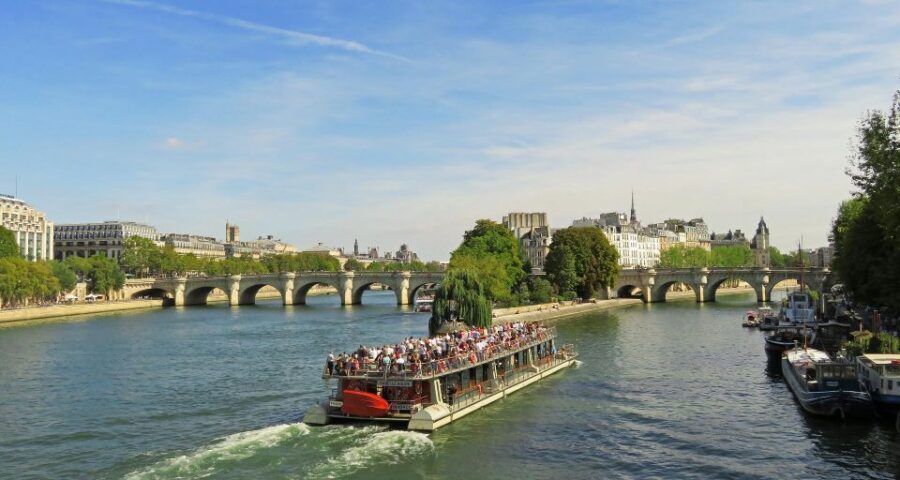Paris: Seine River Walking Tour with Optional Musée d'Orsay - What the tour does for your day (and what it doesn’t)