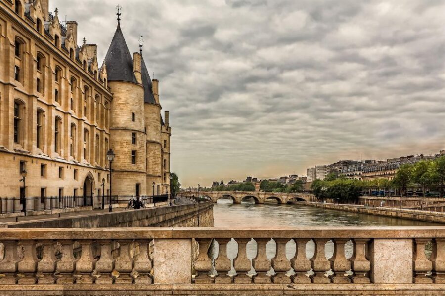 Paris: Seine River Walking Tour with Optional Musée d'Orsay - Price and value: is $42 a fair deal?