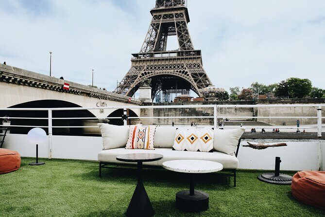 Paris Theo Boat Seine River Italian Trattoria Style Dinner Cruise - Seating, Comfort, and The Realities of Being on a Boat