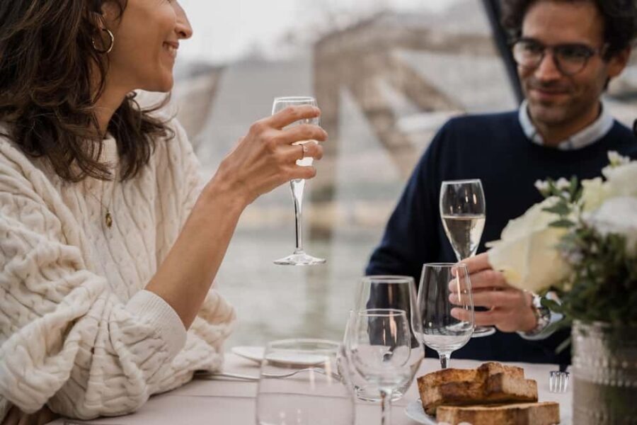 Paris : Valentine's Day Diner Cruise on the Seine river - The First Sights from the River: Musée d’Orsay, Louvre, and Pont des Arts