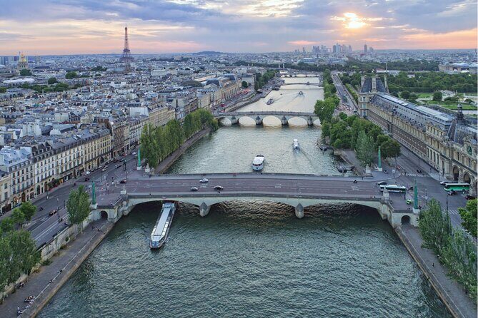 Seine River Cruise flexible ticket with Audio in Paris - 1 Hour - Day vs night: choosing the best time to cruise
