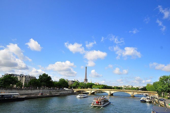 Seine River Cruise & French Crepe Tasting by the Eiffel Tower - The Crepe Stop at Les Terrasses du Trocadéro: What You Really Get