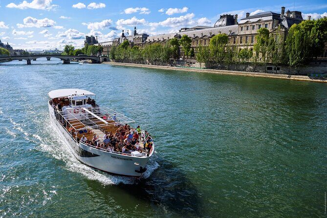 Seine River Guided Cruise by Vedettes de Paris - Hotel de Ville, the Conciergerie, and the Louvre’s full scale