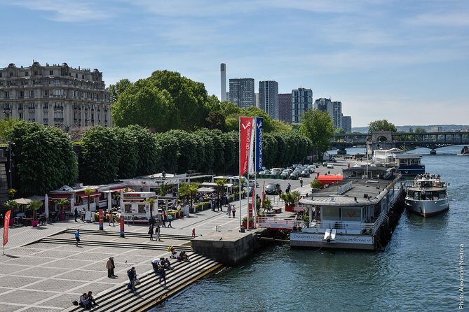 Seine River Guided Cruise by Vedettes de Paris - Place de la Concorde, Grand Palais, and the American Flame