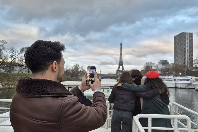 Seine River Sightseeing Guided Cruise by Vedettes du Pont Neuf - Meeting Point Reality Check at Square du Vert-Galant