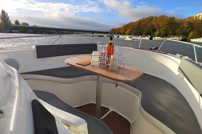 Your Private boat Captain Guide Explore Historical Paris - The landmarks you glide past: icons plus the in-between details