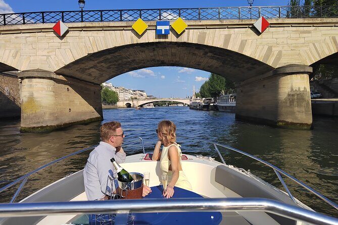 Your Private boat Captain Guide Explore Historical Paris - Captain Alexis: why the guide is the main event